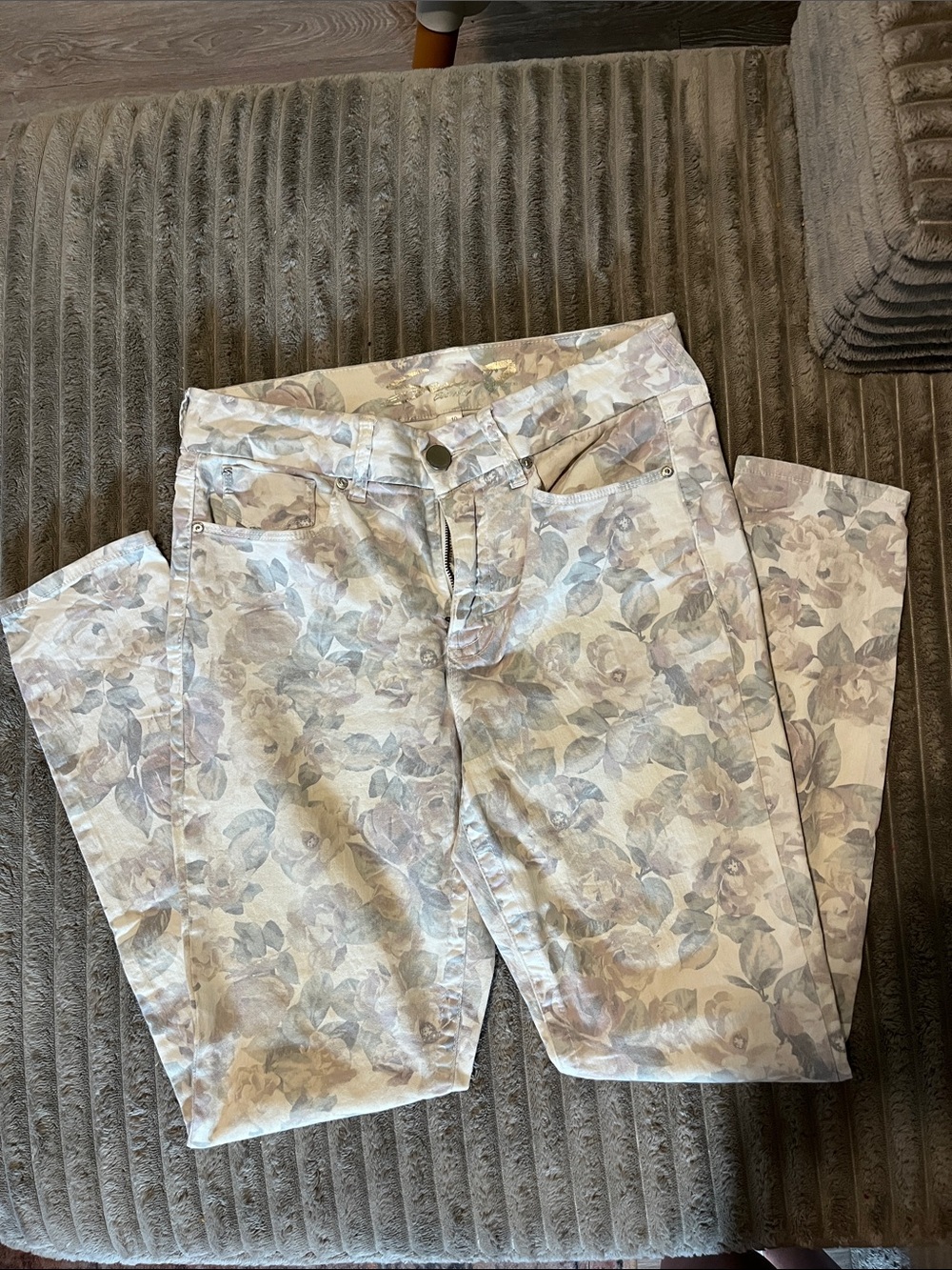Seven7 Floral Print High Rise Skinny Jeans - Muted Gray & Mauve - Size 10